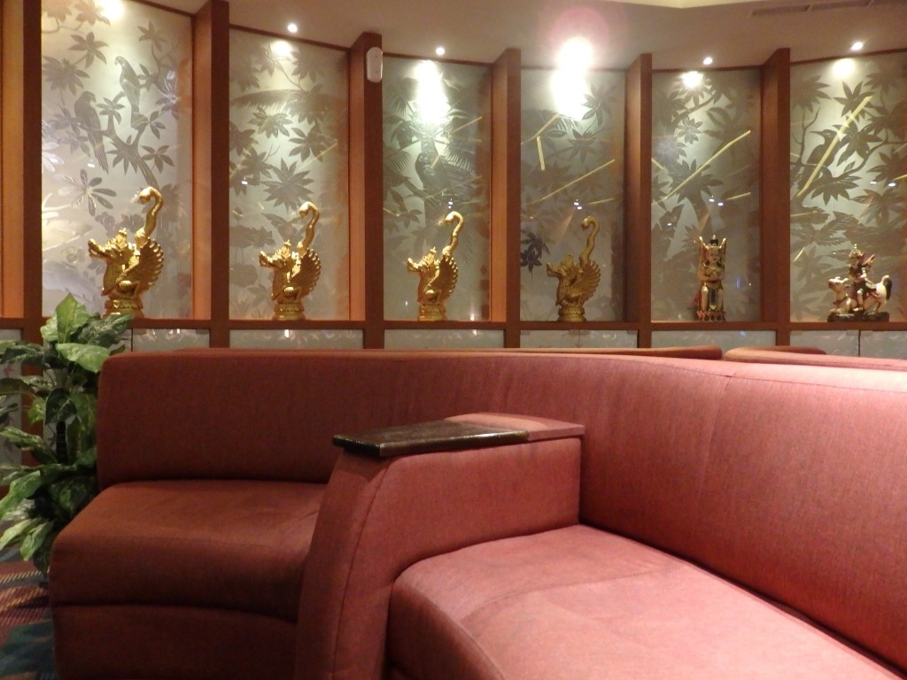 バリ島旅行者必見！デンパサール空港国際線のハイブリッドラウンジレストラン体験記！プライオリティ・パスで入れるFlight ClubDPSkenhappy