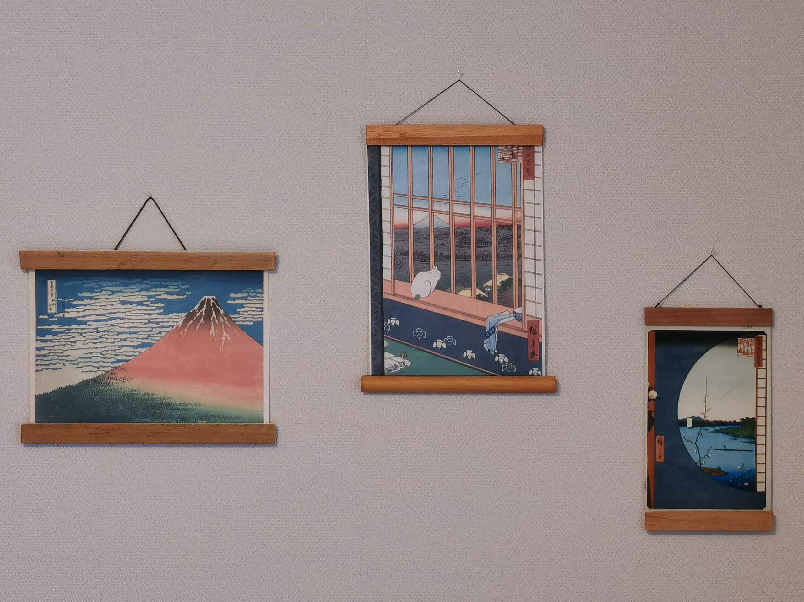 100均DIY 思い出の手ぬぐいがおしゃれな“タペストリー”に変身！「すごく素敵」の声 「思い出が目に入るところにあるのはいいですね」の声4ページ目LIMOくらしとお金の経済メディア