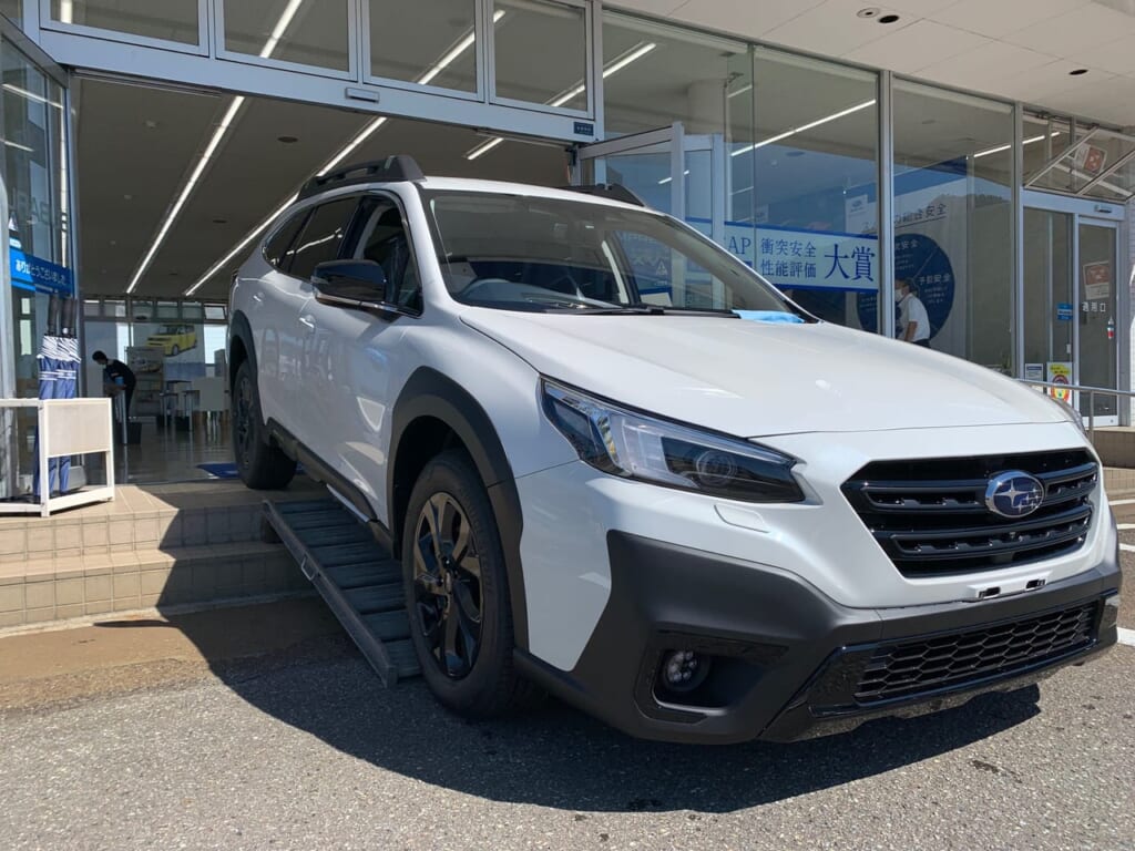 スバル STI S210を500台限定発売！WRXベース300馬力で専用255幅タイヤなのにCVTは残念？カードラネット