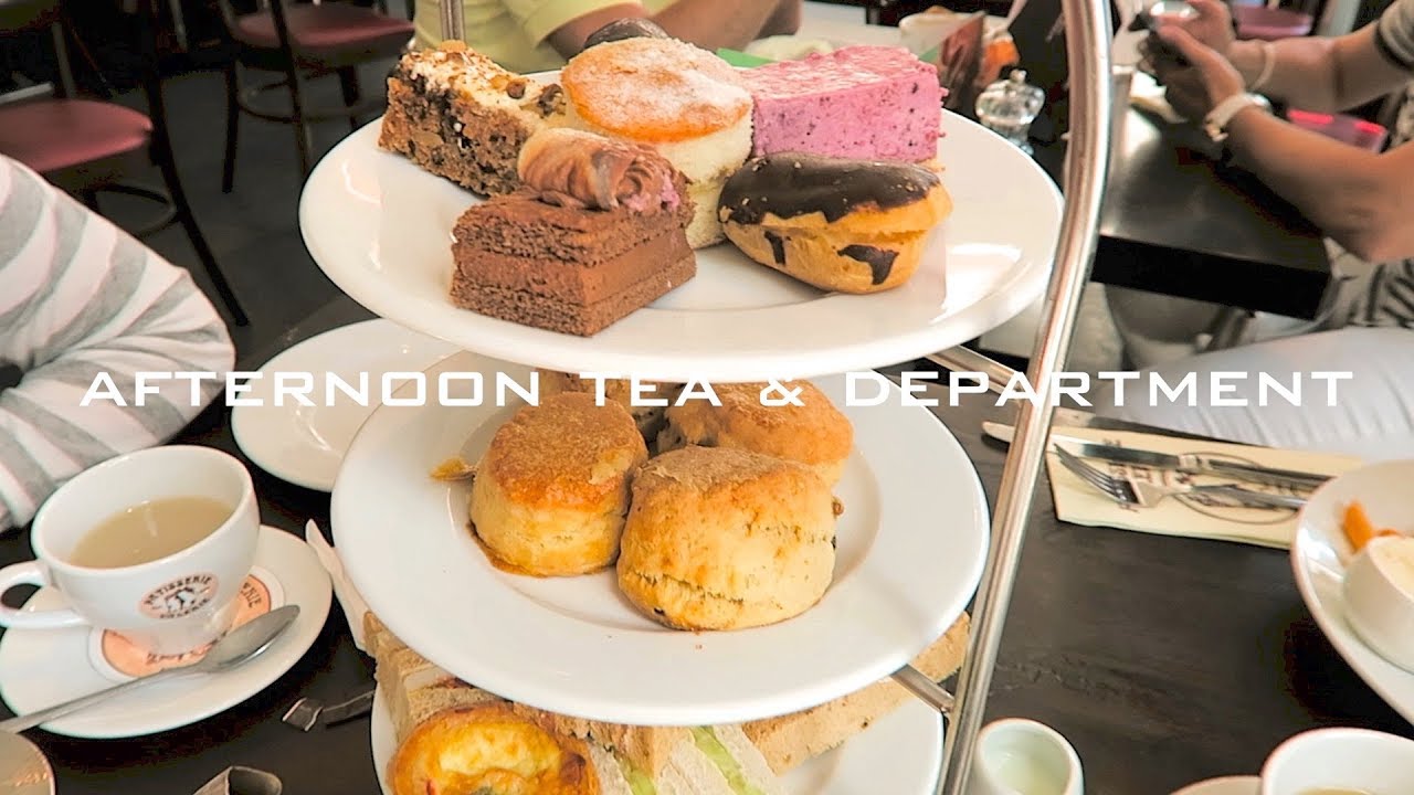 有名なデパート、ロンドンのハロッズ80,000 平方メートルのロンドン、イギリス - 2016 年 11 月 24 日:ビュー。最初のハロッズは、1849 で開かれた、今ロンドンで最も有名な高級店の一つです。の写真素材・画像素材 Image 70492874