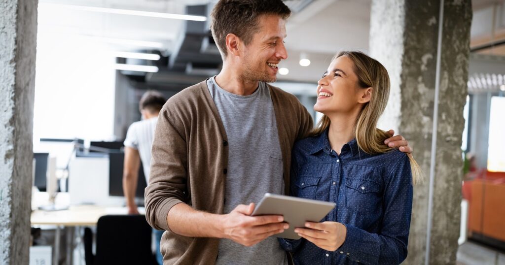 職場恋愛の大変なことや続けるコツは？働く男女1000人を対象に口コミアンケート調査Biz Hits Work