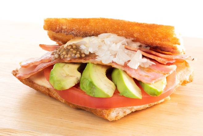 四日市のカフェ巡りはここから！ブルービーサンドの映えグルメとネコプリンに夢中