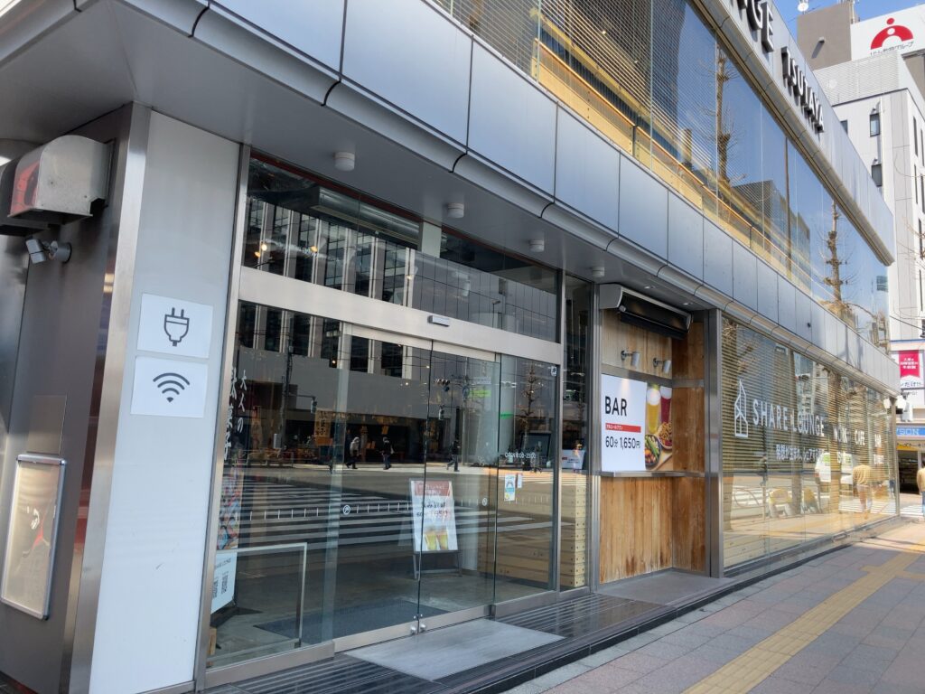 TSUTAYA 田町駅前店」の2階ラウンジ - 品川経済新聞