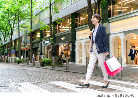 2点以上15%OFFクーポン正規品LOQI ローキー ミュージアム コンパクト エコバッグ 折りたたみ レジ袋 ショッピング 買い物サブバッグ マイバッグ 画家 エコ 軽い コンビニサイズ ポケット 撥水 誕生日 プレゼント ホワイトデーしぜんな暮らしecuvo