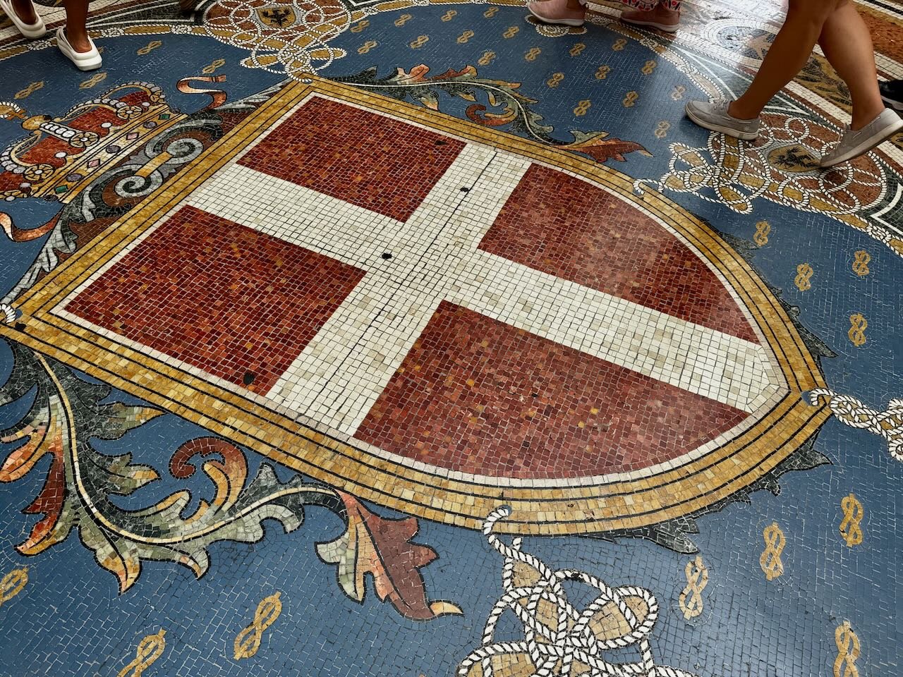 クルマのクイズ 11アルファロメオに付いている四つ葉のクローバー、どんな意味?マイナビニュース