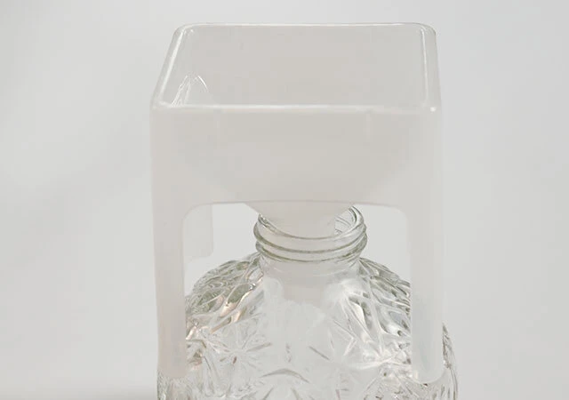 ペットボトルを米びつに！ ダイソー 「キャップ式ロート」で移し替えラクラク - レタスクラブ