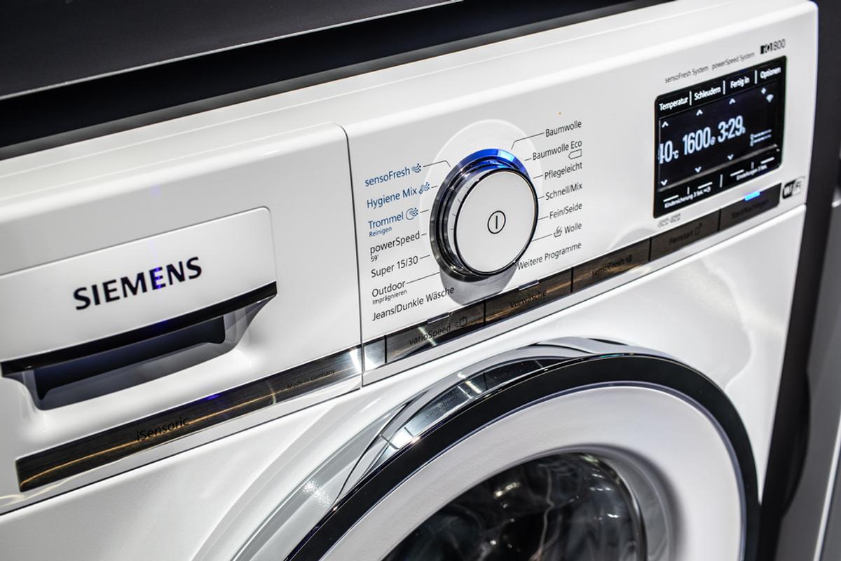 1年ぶりのドイツ・ベルリンの家電量販店Saturnでスマホをチェック。OPPOはどうなった？山根康宏香港在住携帯電話研究家Yasuhiro Yamane