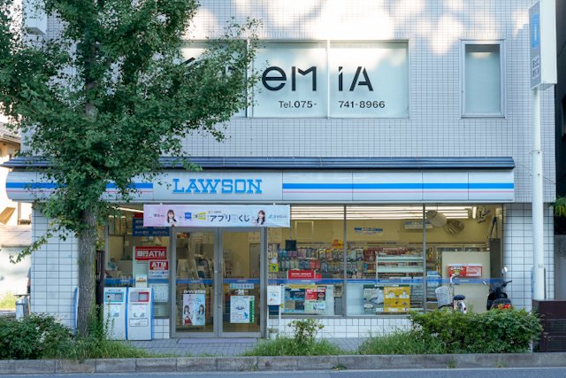 知らない人います？セブンイレブンの外壁は本物のタイルじゃないって