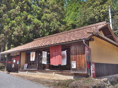ベンガラの街として有名な「吹屋」で大人散策