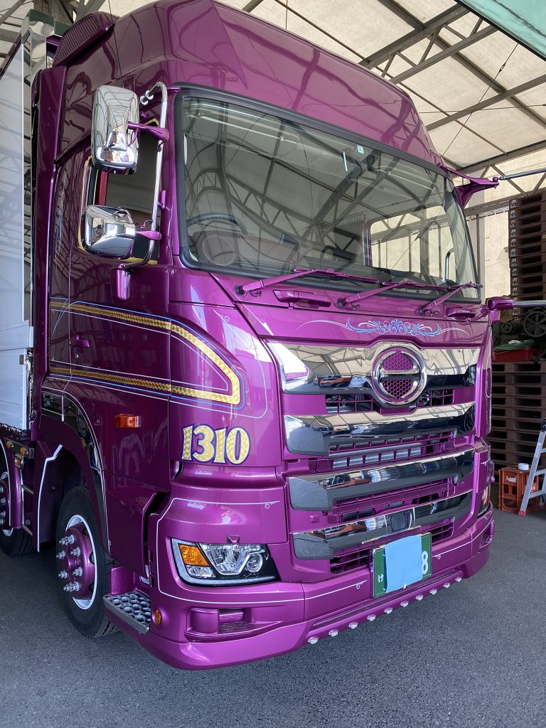 ヨーロッパのカスタムトラックが大人気に！ 日本のデコトラとは大きく異なるユーロ仕様の特徴とは自動車情報・ニュース WEB CARTOP