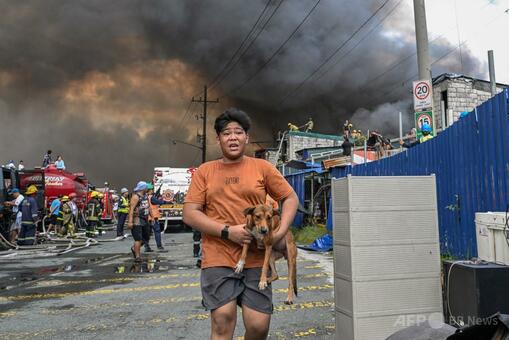 見て：マニラで大規模な火災が発生し、住宅を破壊 : r newsPH