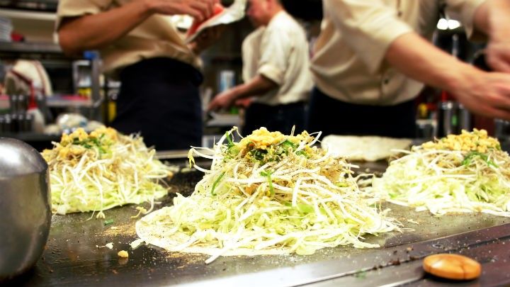 お好み焼きは広島の麗ちゃん 広島駅ekie1F 50年以上の老舗