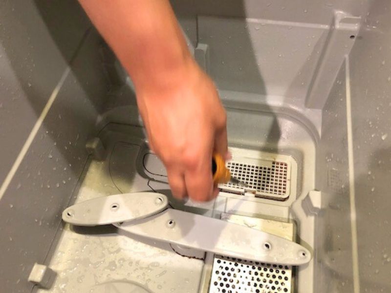 適当に欧州車妄想まとめとか。: ビルトイン食洗機で機内の水漏れ不良発生！で、DIYで取り外して対処してみた。その結果やいかに