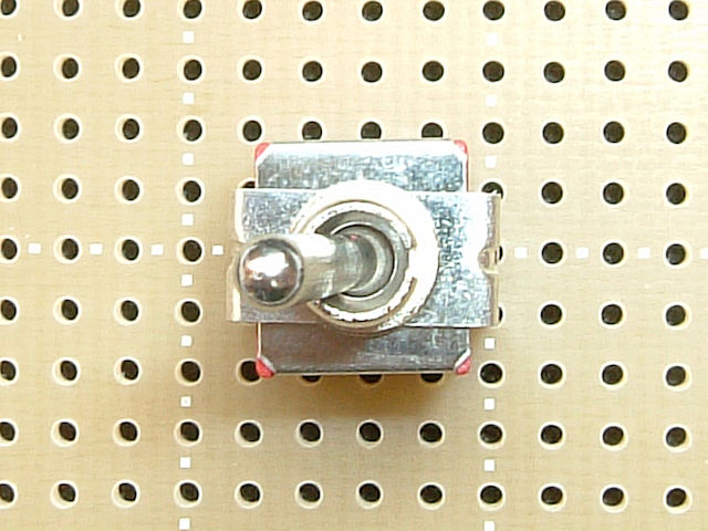 Amazon.co.jp: ON-ON 2回路2接点 220V3A トグルスイッチ 左右がオルタネイト接点 穴あけφ6mm 2個入 ＜swp-089＞: 産業・研究開発用品