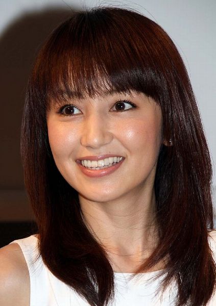 44歳に見えない！矢田亜希子の白ドレス姿に透明感「品があってきれい」「女神」 | ORICON