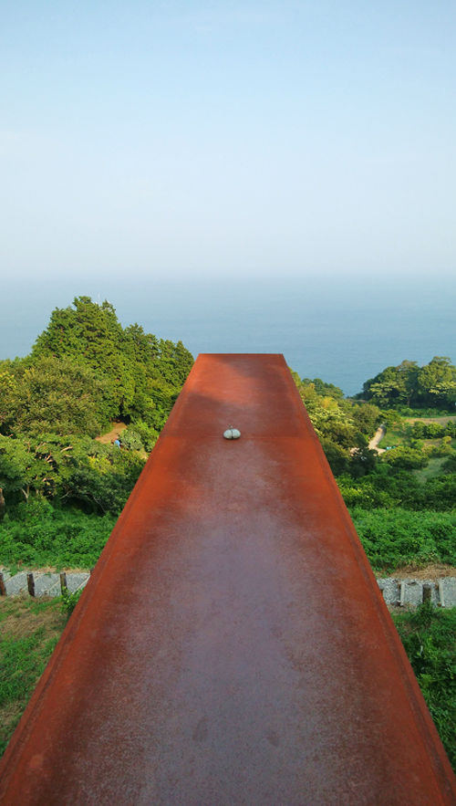 旅の思い出「小田原文化財団 江之浦測候所」 神奈川県・小田原ひつぞうとおサル妻の山旅日記