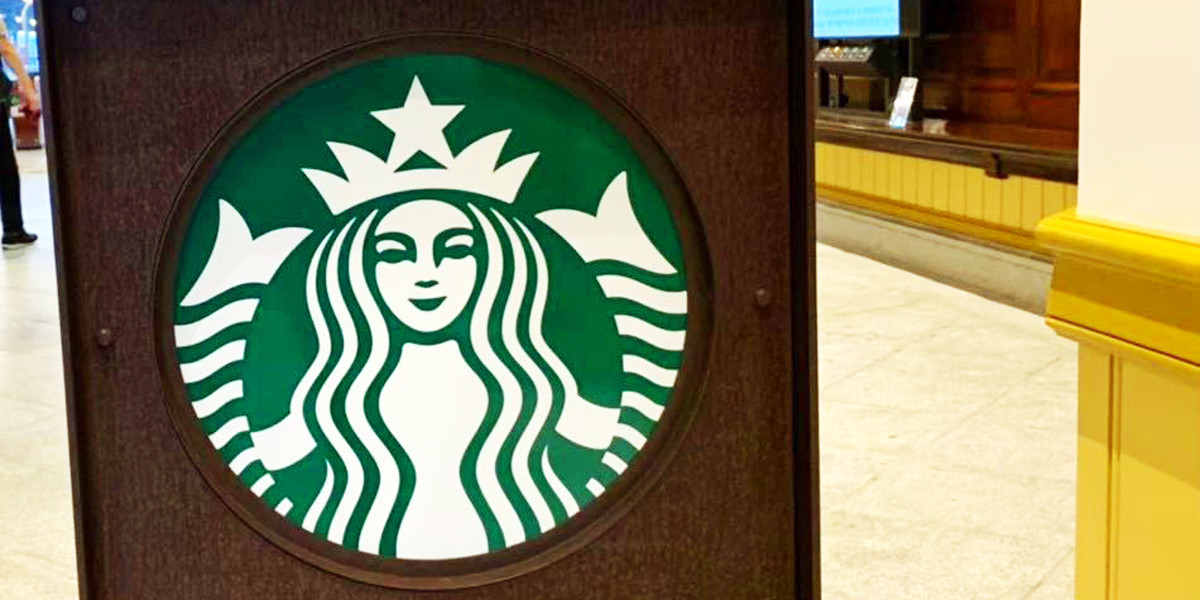 スタバのロゴマークの意味・由来がヤバい！一号店がいつからあるか日本とシアトルのそれぞれで紹介！ - コヒコヒラボ