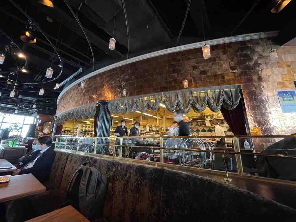 燃えるアイスケーキ 🔥Cafe Legato: 渋谷の美味きゅん体験