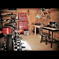 まるで世田谷ベース！ 骨太な無骨ガレージハウスは車を楽しむ基地となる：旬ネタ日刊カーセンサ