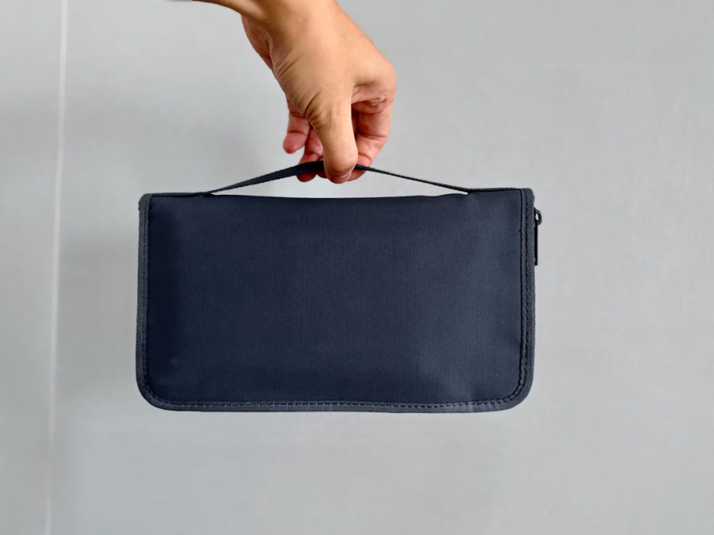 無印良品「パスポートケース・クリアポケット付」を活用。通帳収納や家計管理におすすめSPOON HOME