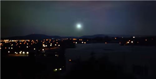 カナダでライトニングボールが発生 撮影者も驚き「あれは何？って感じでした」＝現地報道東スポWEB