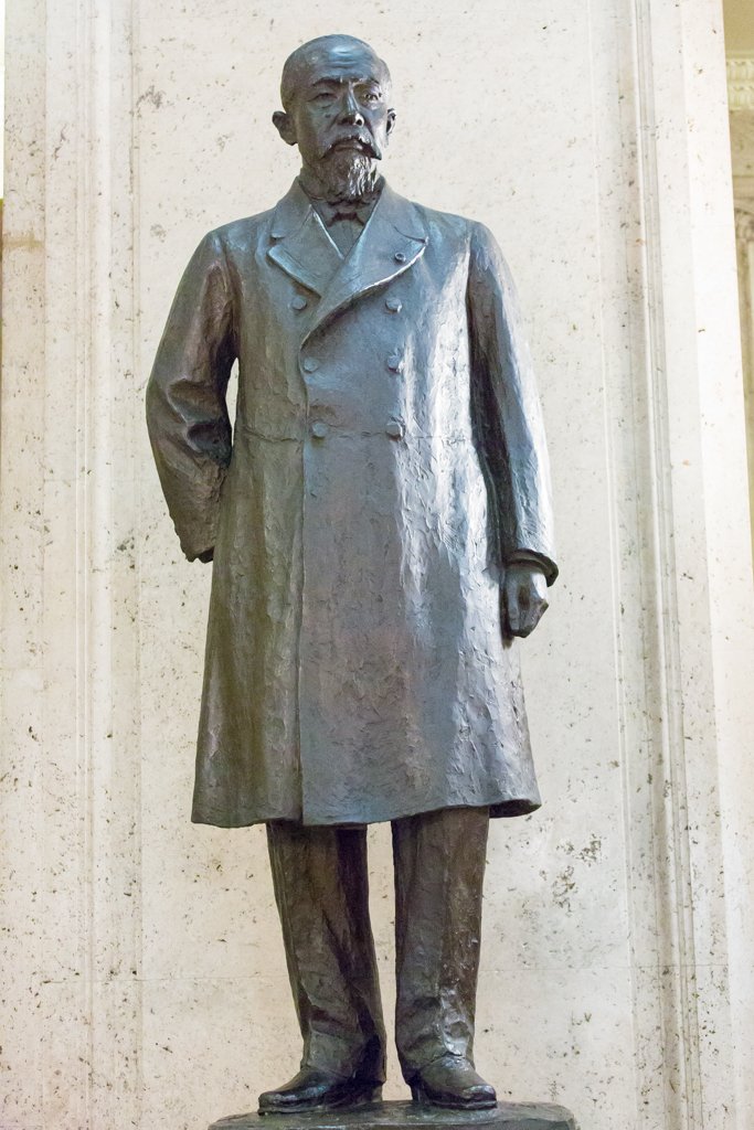 国会議事堂案内 中央広間：参議院