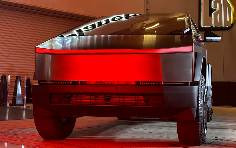 世界中で話題を呼んだあのトラックのラジコン登場！│1 10と1 64の2サイズを用意octane.jp美しい車と暮らす