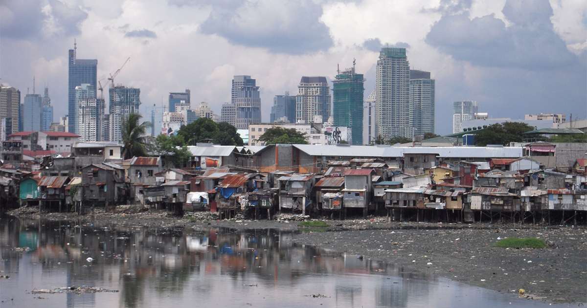 スラムクリアランスよりも効果がある貧困問題の解決策はコレ