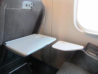 0925前座席シート裏の背面テーブル裏面。 : Shoyamao's rehabilitation