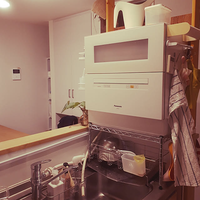 狭いキッチンだと食洗機置きづらい問題」は、パナソニックの“スリム食洗機”で解決！ これで家事の負担も軽減したよ〜ROOMIE ルーミー