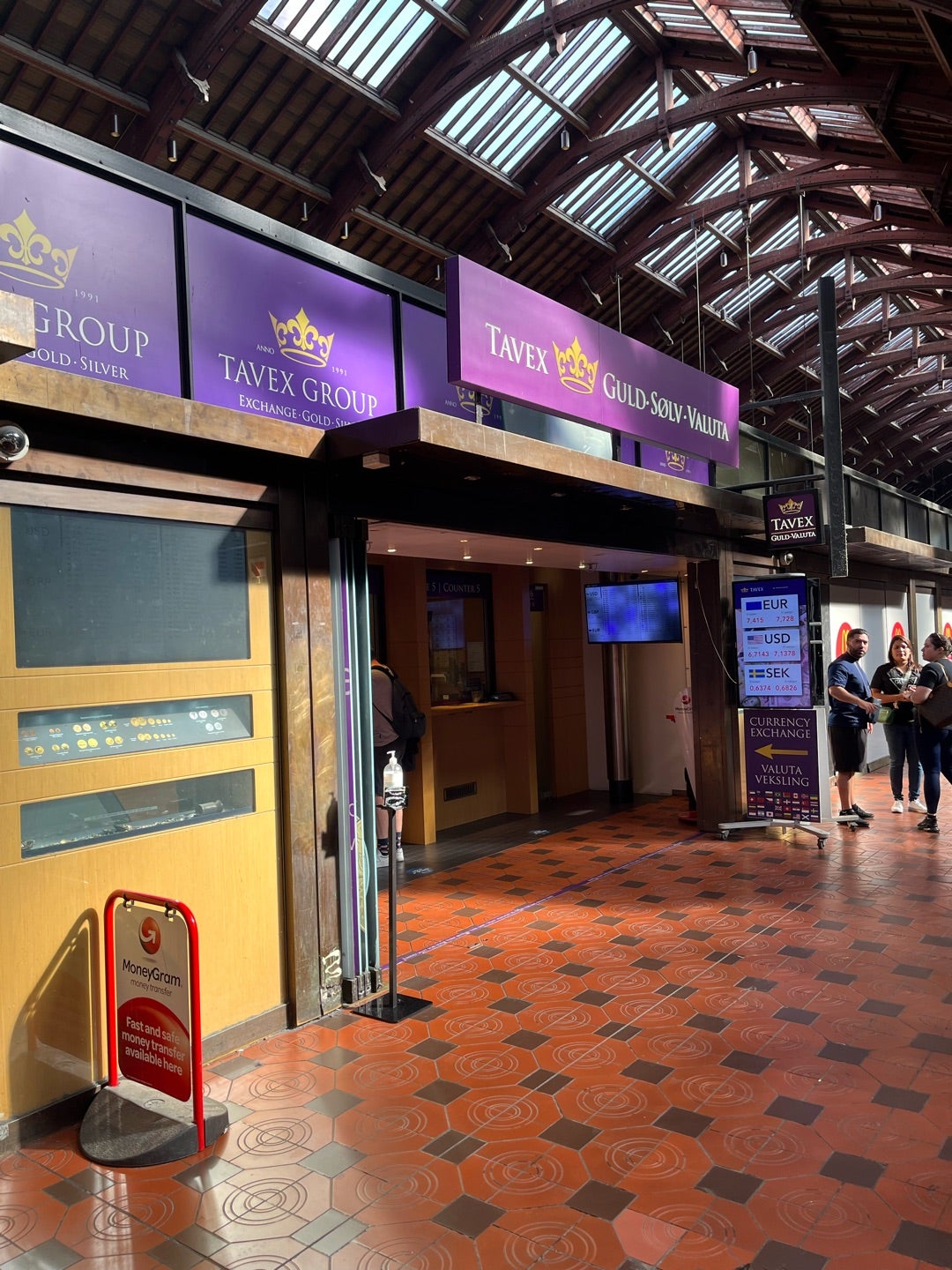 緊急！ 紙製のイギリスポンド紙幣は、紙屑になる前に両替を！ 両替のために横浜駅に行きました 』横浜 神奈川県 の旅行記・ブログ bythankyouさん フォートラベル