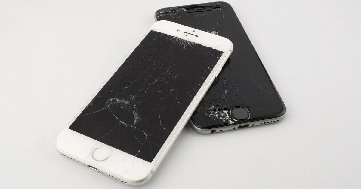 スマホ画面修理 かなり絶望的な状態だけれど直るの・？？スマホ・iphone修理のスマホスピタル