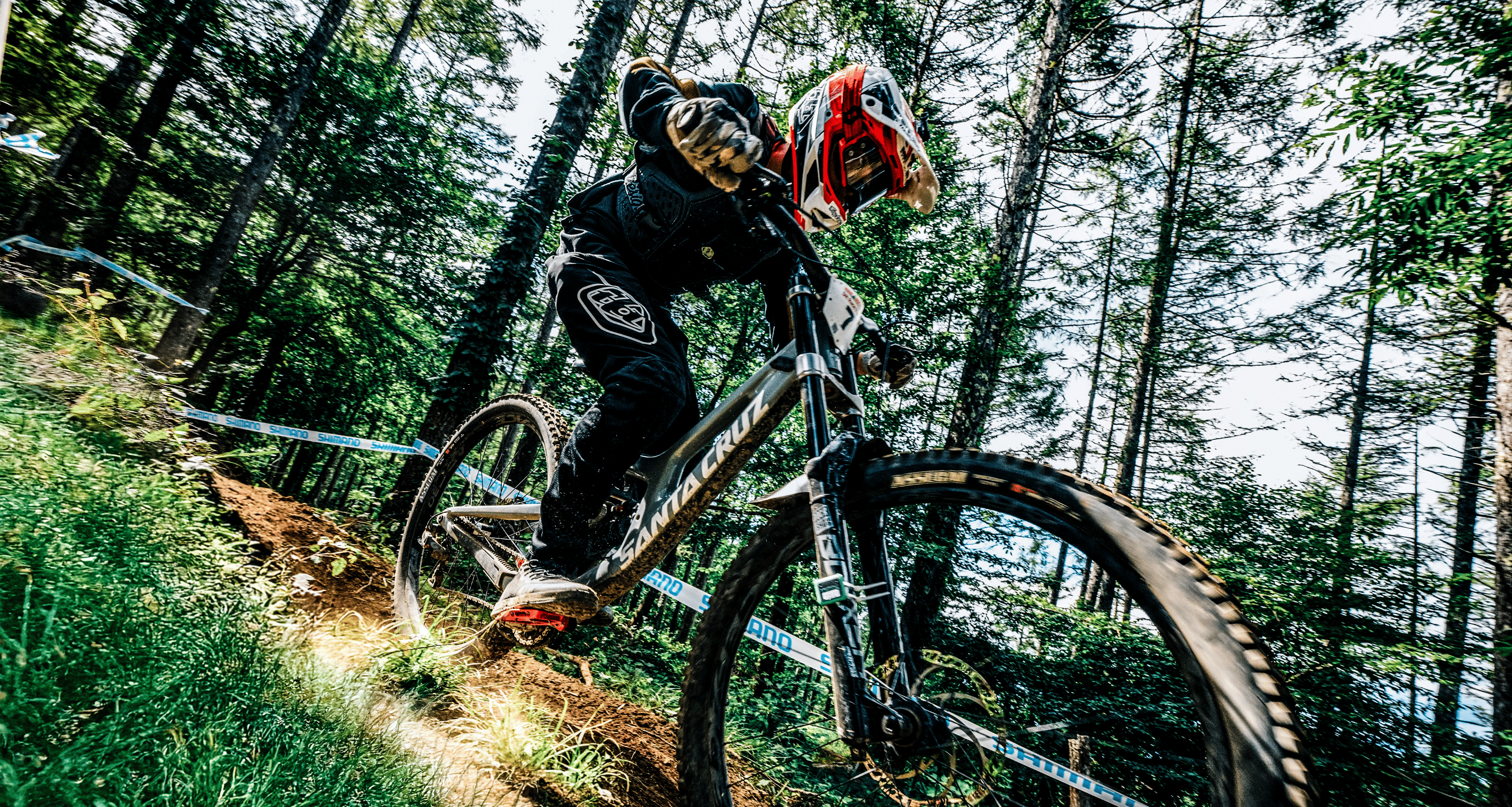 サイドカーの運転は難しい？ 車体の特性や運転操作のコツ、側車に乗るパッセンジャーが気を付けるべきポイントを紹介1 2- webオートバイ