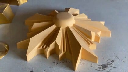 輝く紋章、生産大忙し 福井・廣部硬器、警察や消防向けに：中日新聞Web