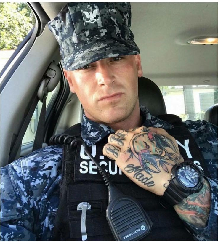 これが「世界一見た目が怖い犯罪者」？顔面タトゥーの容疑者がアメリカで話題フロントロウ