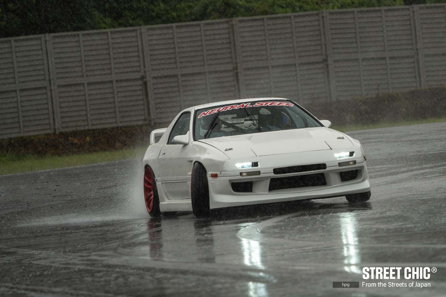 奥伊吹モーターパークの名物コースの一つ「奥伊吹連絡通路」で「スーパードリフト」イベントがスタート！！, 「ドリフトだョ! 全員集合 – LBDRIFT GRANDPRIX – in 奥伊吹連絡通路」は明日５月８日 日 まで２日間に渡って開催中！！,日本が世界に誇る改造“ワークスタイル”を世界に発信する「LibertyWalk」 リバティーウォーク が主催✨,