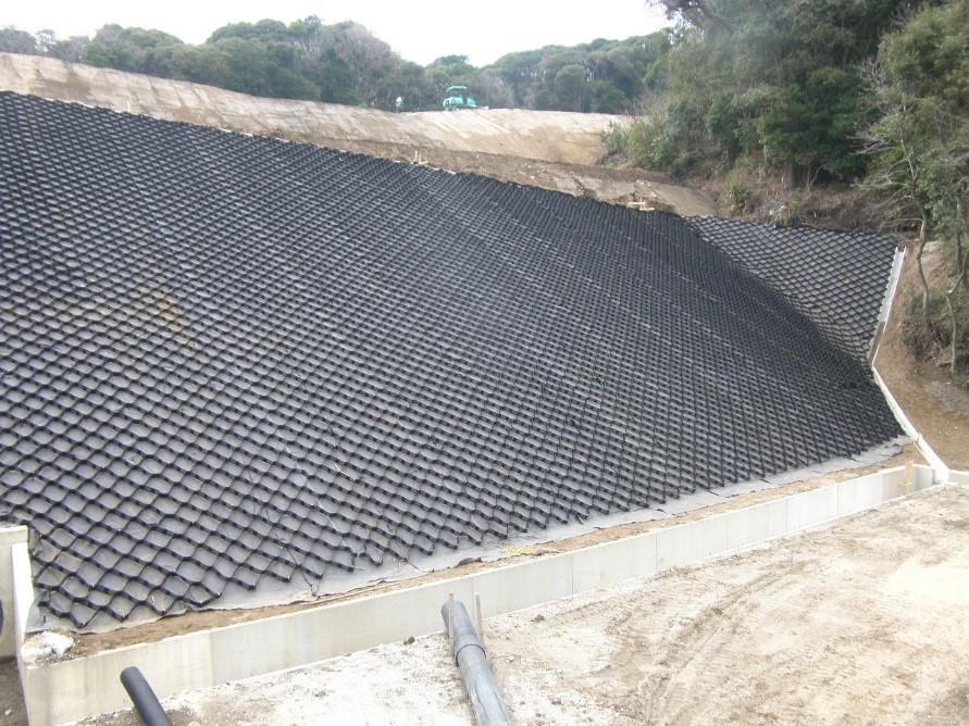 法面の安全ネット あんえいネット のり面・土木工事資材の株式会社ケイエフ