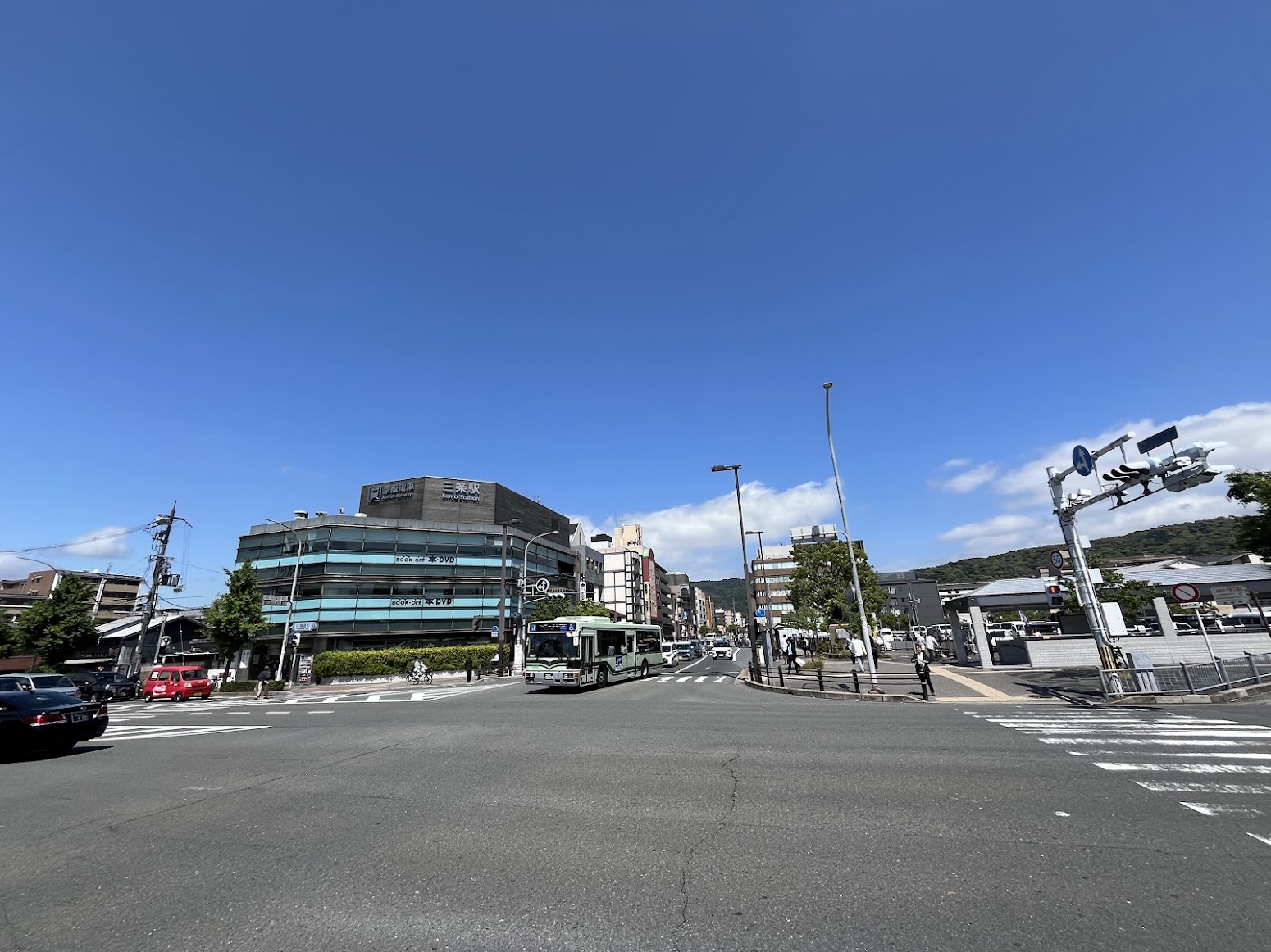 京都駐車場情報京都、京阪三条駅パーキング。京阪三条駅の真ん前で交通の便がバツグン。LUCIE