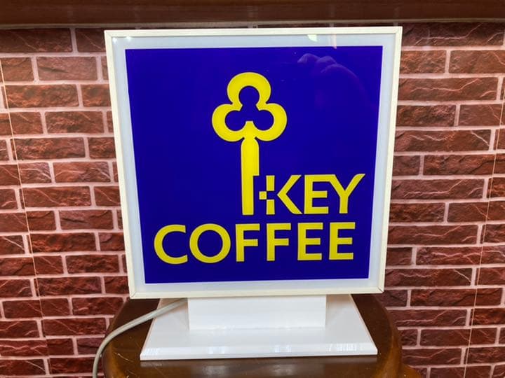 自立タイプ フルカラー透明アクリル銘板 H100×W600×t5mm 屋内 卓上 プレート 卓上サイン 受付 会社銘板 事務所の看板 スタンド 置き型 看板 会社看板 おしゃれ 会社看板 アクリル看板 am-ta-16-jiritu