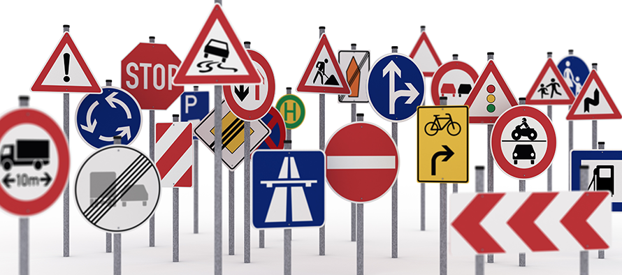 一体なぜ？ 標識に様々な色や形がある理由バイクのニュース