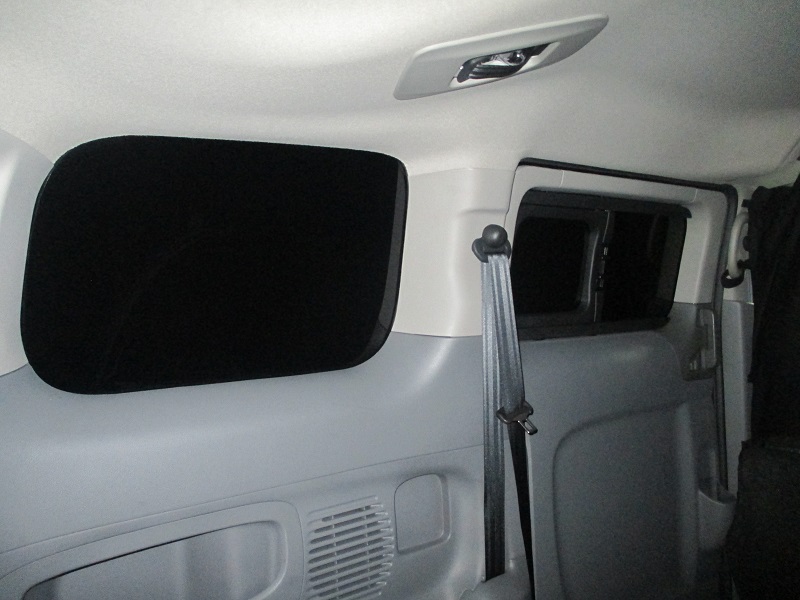 フルスモーク 白 ワンボックスTikTok