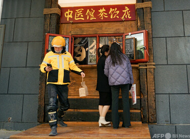 偽中国語掲示板「対多」驚愕繁盛 林檎携帯店降下数一位 - 日本経済新聞