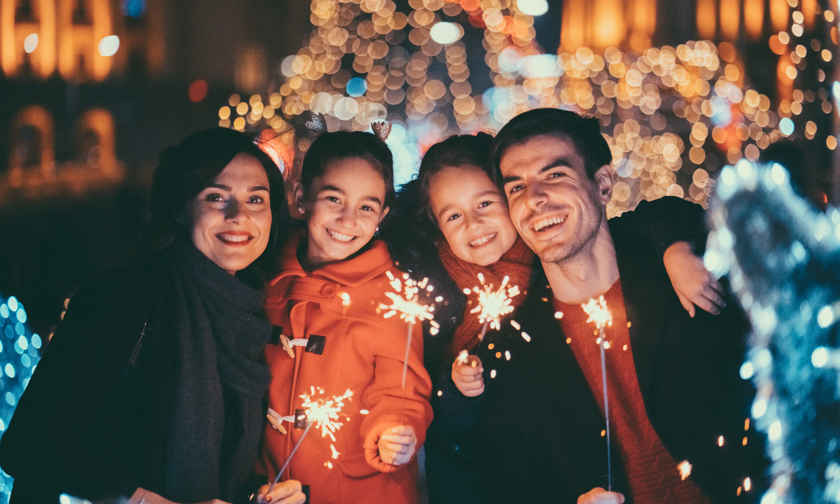 最新版 新年の挨拶を英語で伝えるには？ビジネスシーンで使いたいフレーズや例文をまとめて解説 - 英語で暮らしと仕事が楽しくなるビズメイツブログBizmates Blog