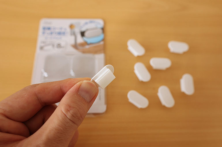 セリアで買った「配線コードフック」なら家電に電源コードを巻き付けOKNew！収納教える．コム