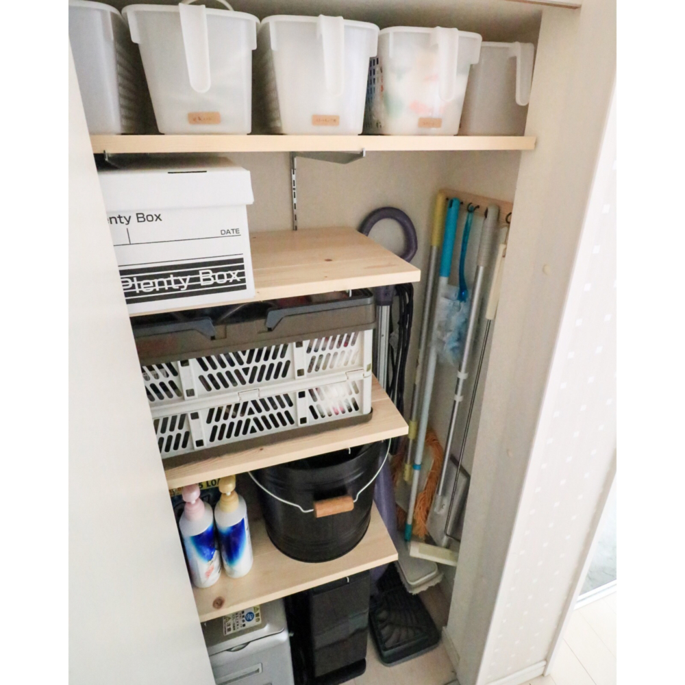 みな❀お掃除を分かりやすく発信中！掃除道具収納 part2こんばんは！ 昨日に続いて掃除道具収納 第二弾です！ 片付けが苦手なりに頑張ってみました😂 第一弾は昨日の投稿をご覧下さい☺️----------------------------------------------Instagram