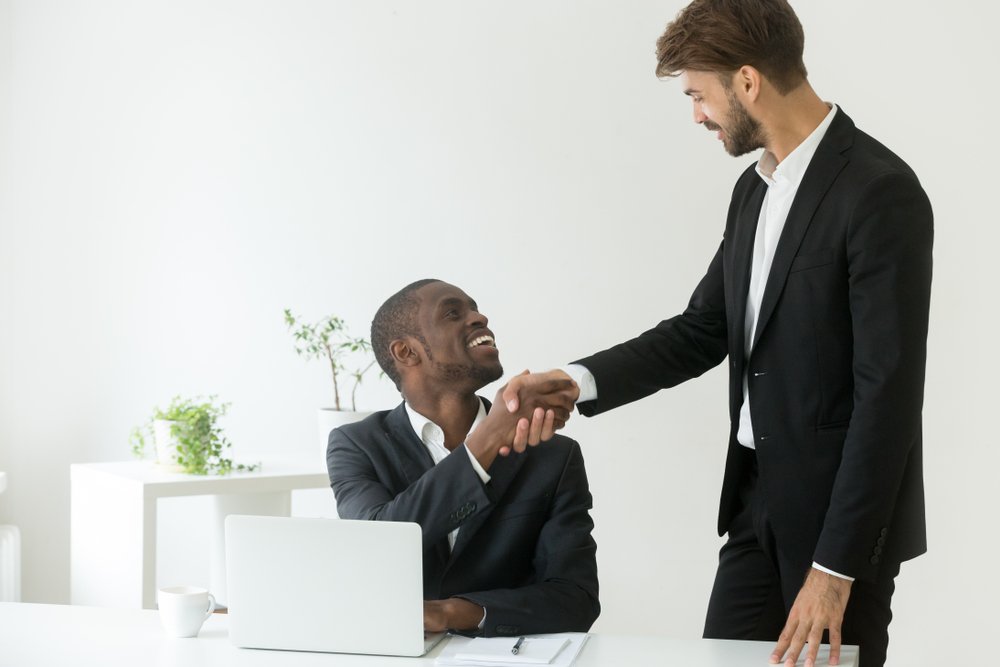 仕事をサボる人の5個の特徴。職場にこんな人がいたら注意しなきゃ！自分にもサボり癖が伝染っちゃう ジョブール