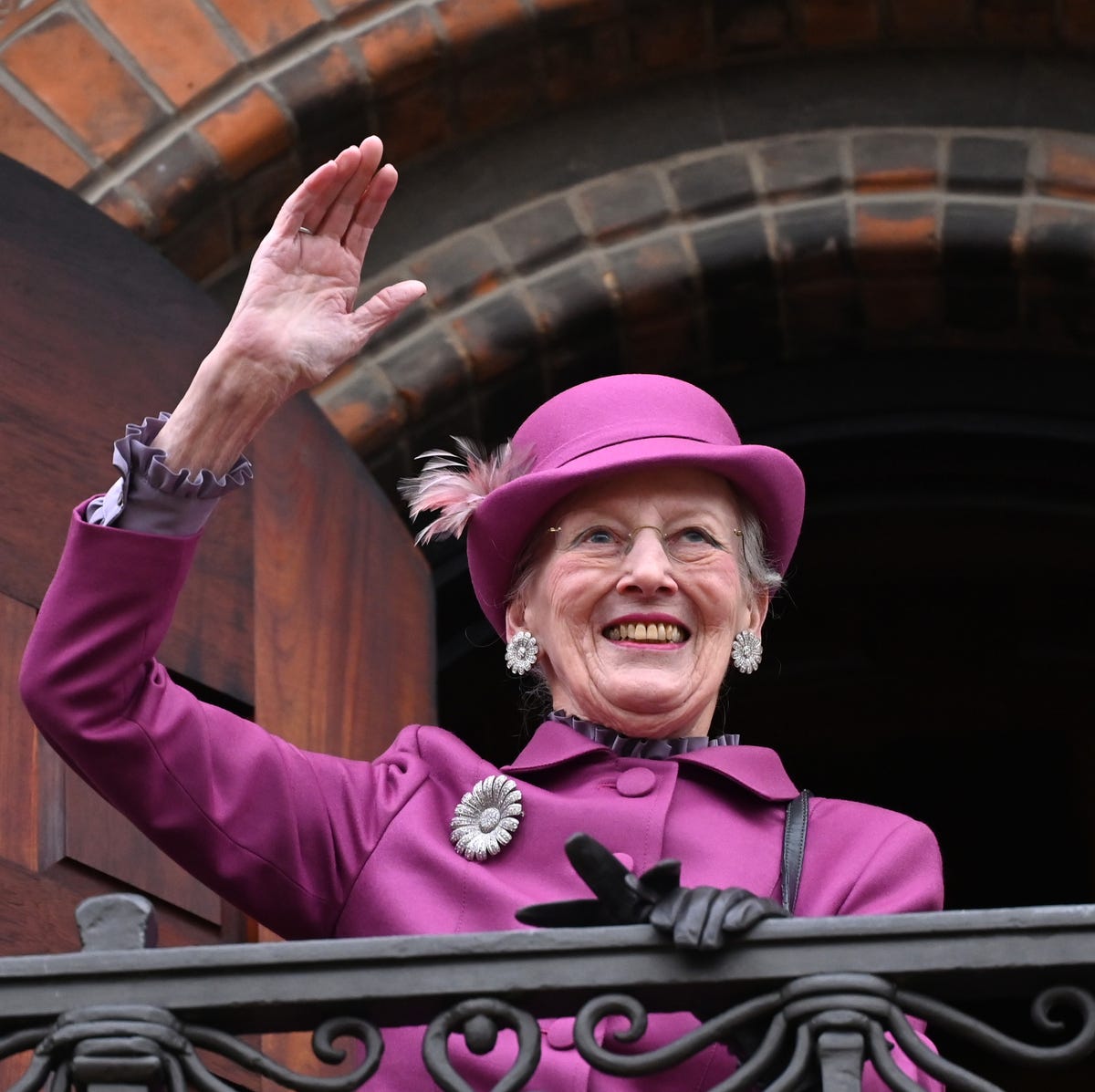 イタすぎるセレブ達 称号剥奪で揺れるデンマーク王室、王位継承第2位のクリスチャン王子が17歳に ポートレート公開Techinsight テックインサイト 海外セレブ、国内エンタメのオンリーワンをお届けするニュースサイト