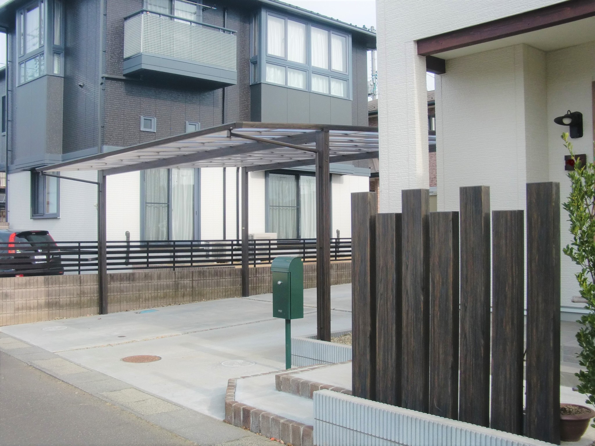 スリットフェンス格子材 タカショー は こんな使い方も出来ます。浜松・磐田・袋井のエクステリアならハマニグリーンパーク