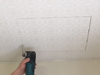 堺市西区にて天井裏に換気システムの設置工事換気性が向上して居室も過ごしやすくなりました堺市で屋根リフォーム・雨漏り修理なら街の屋根やさん堺店