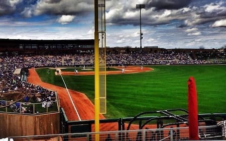 アリゾナ州 グレンデール － キャメル バック ランチの球場に入り、試合前の侍ジャパンのブルペンへ』フェニックス アメリカ の旅行記・ブログ byアメリカ制覇！さん フォートラベル